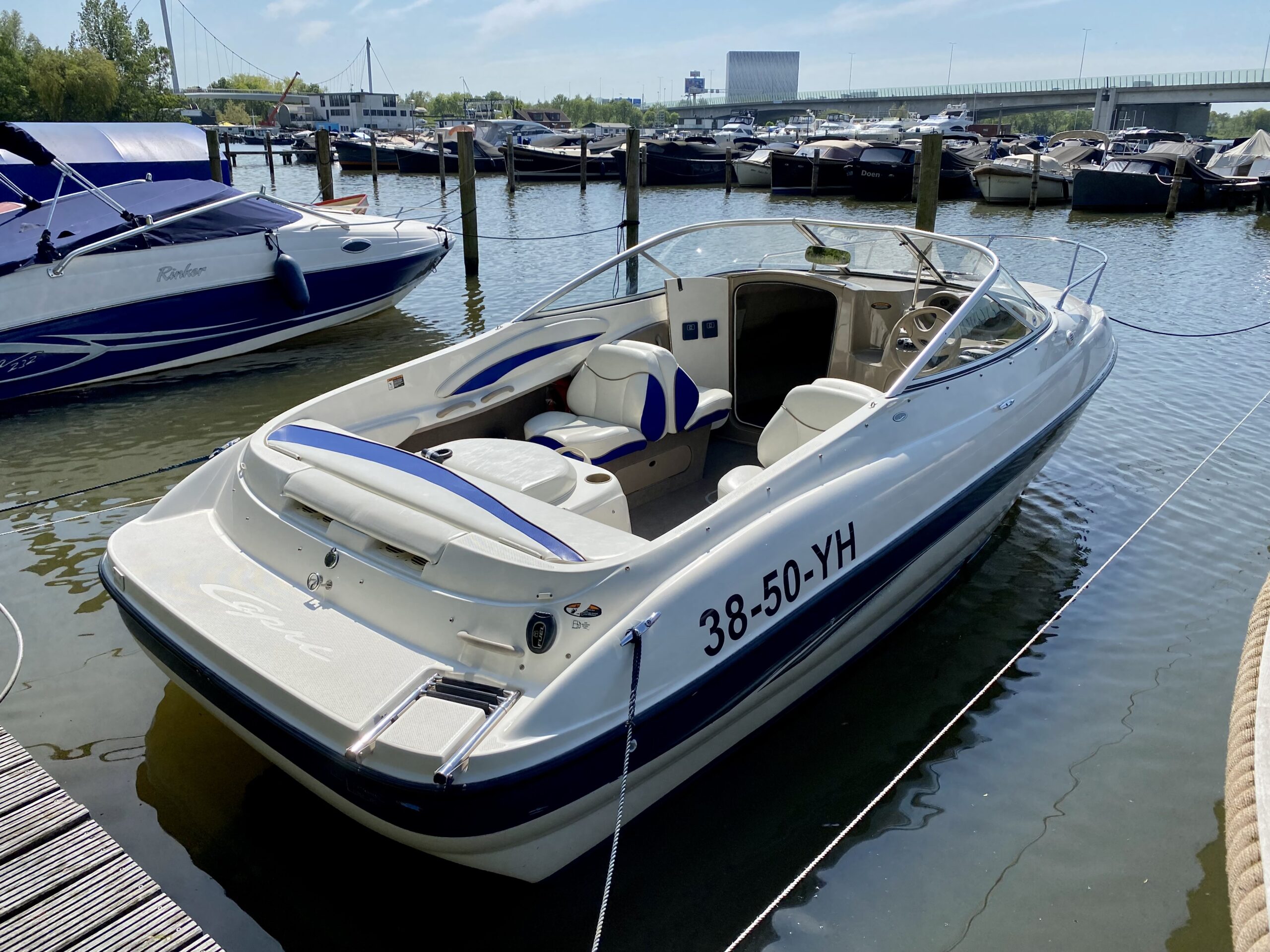 hoofdfoto: 1 Bayliner 212 Cuddy