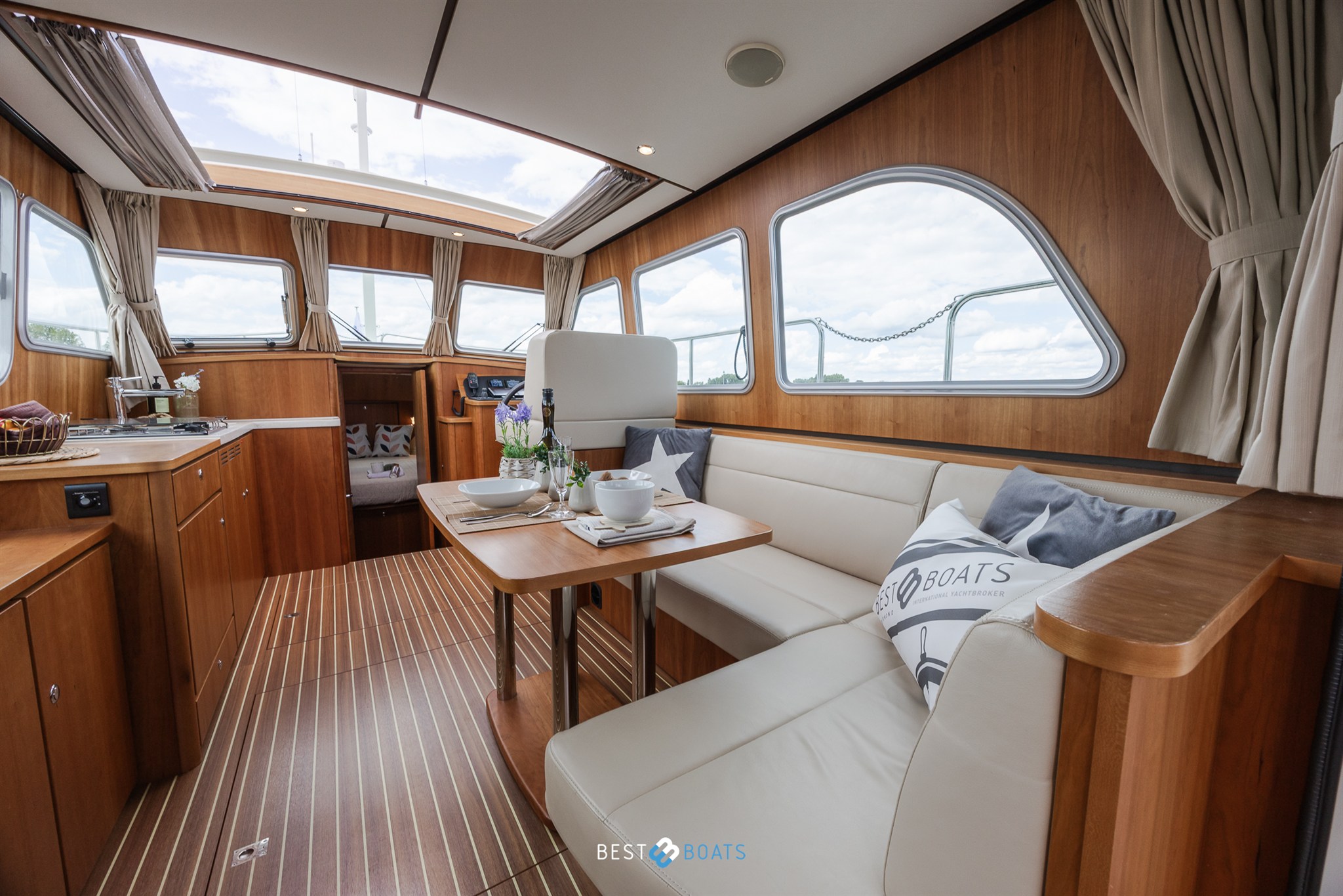 foto: 21 Linssen Grand Sturdy 35.0 Sedan