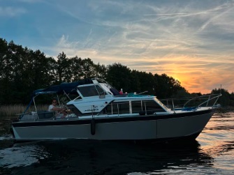 Chris Craft Cavalier 28