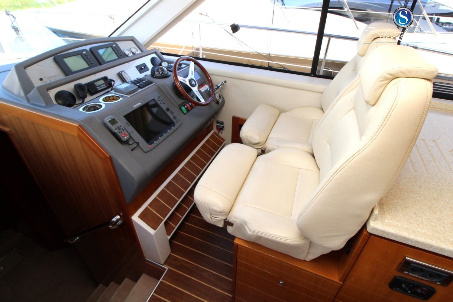 foto: 41 Rivièra 4700 Sport Yacht