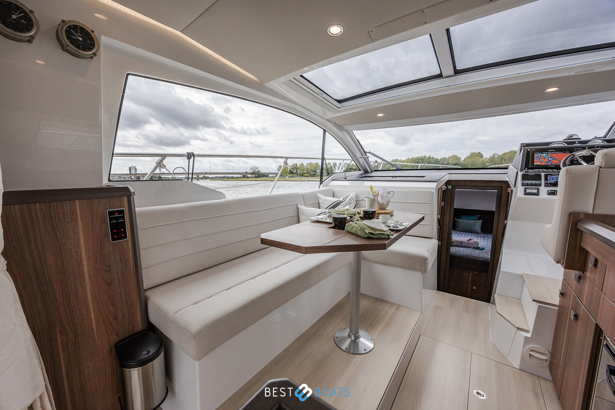 foto: 22 Sealine C330