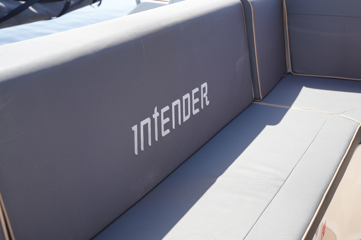 foto: 28 Interboat Intender 820