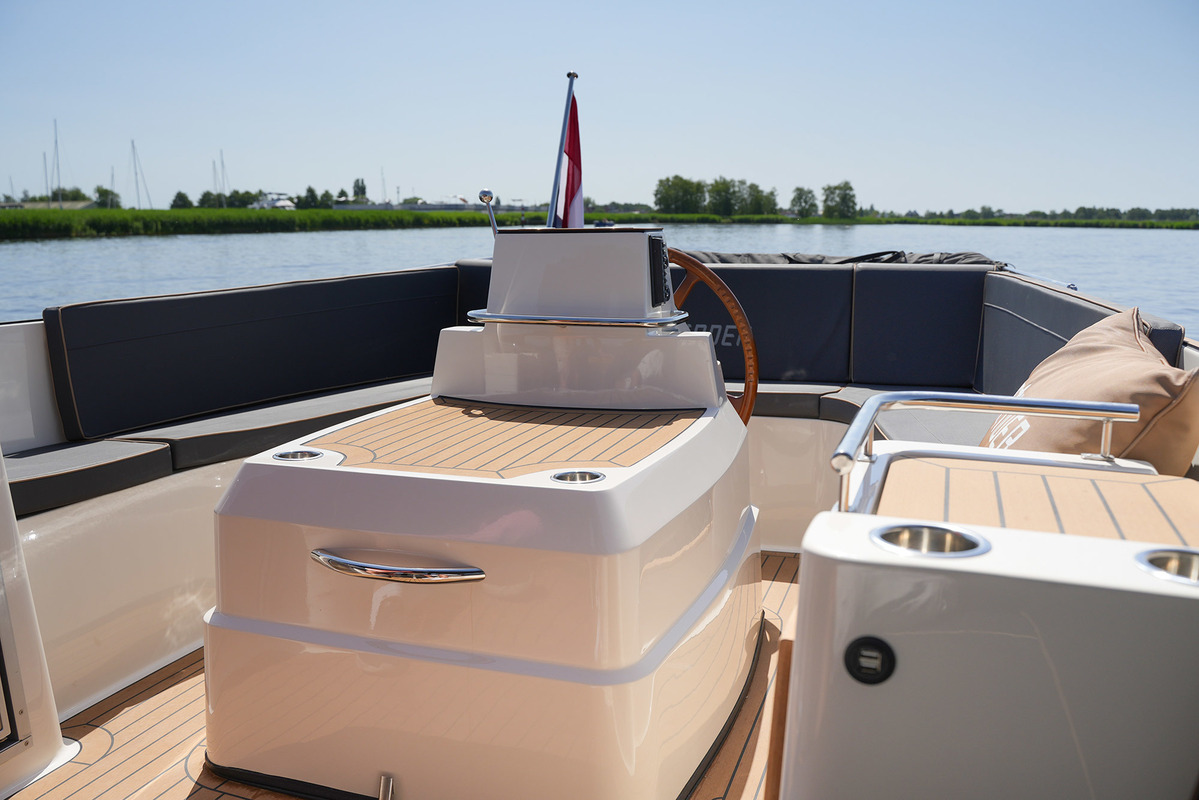 foto: 29 Interboat Intender 820