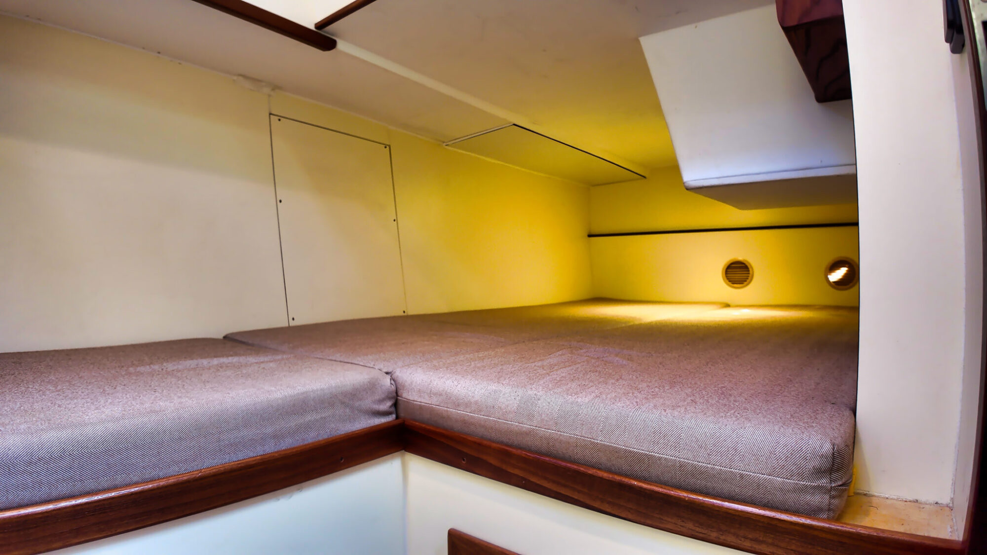 foto: 19 Bruce Roberts Bruce Roberts Euro 12.00 Flybridge