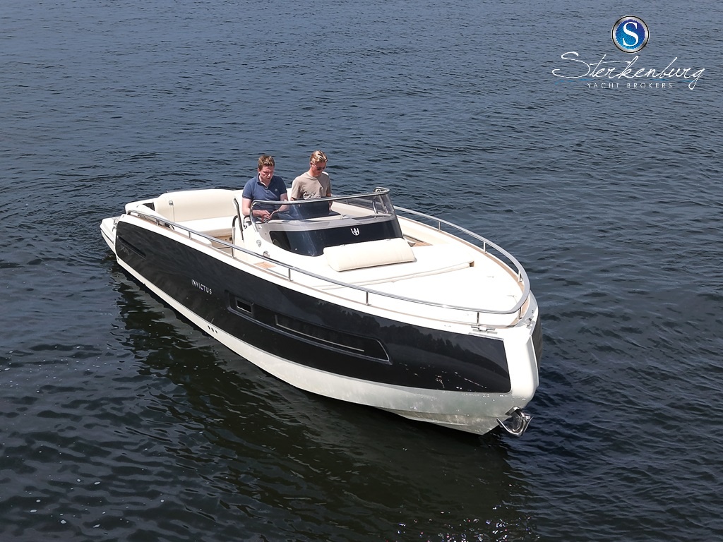 foto: 26 Invictus 280 GT