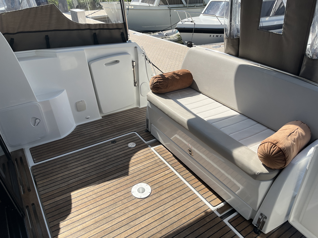 foto: 17 Jeanneau NC 9