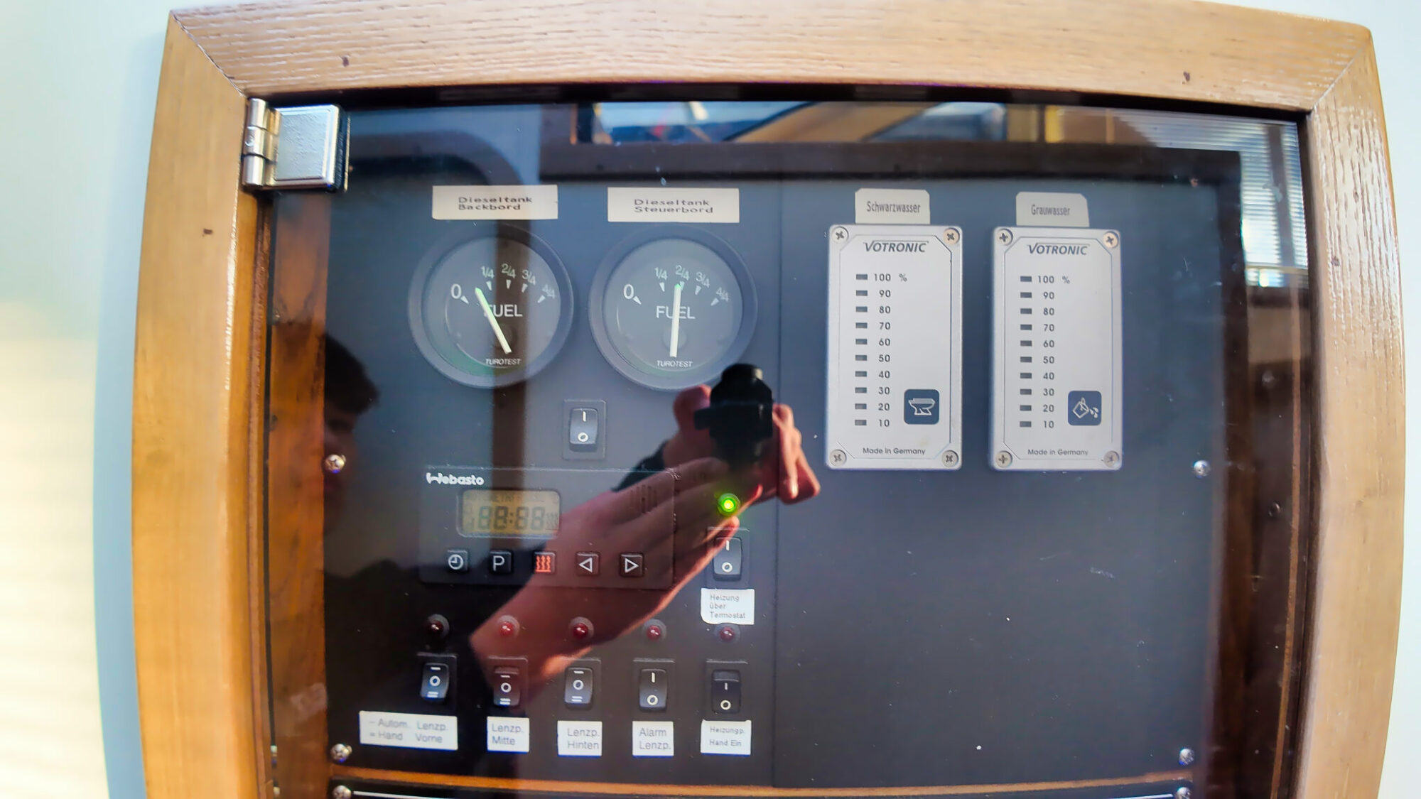 foto: 20 Bruce Roberts Bruce Roberts Euro 12.00 Flybridge