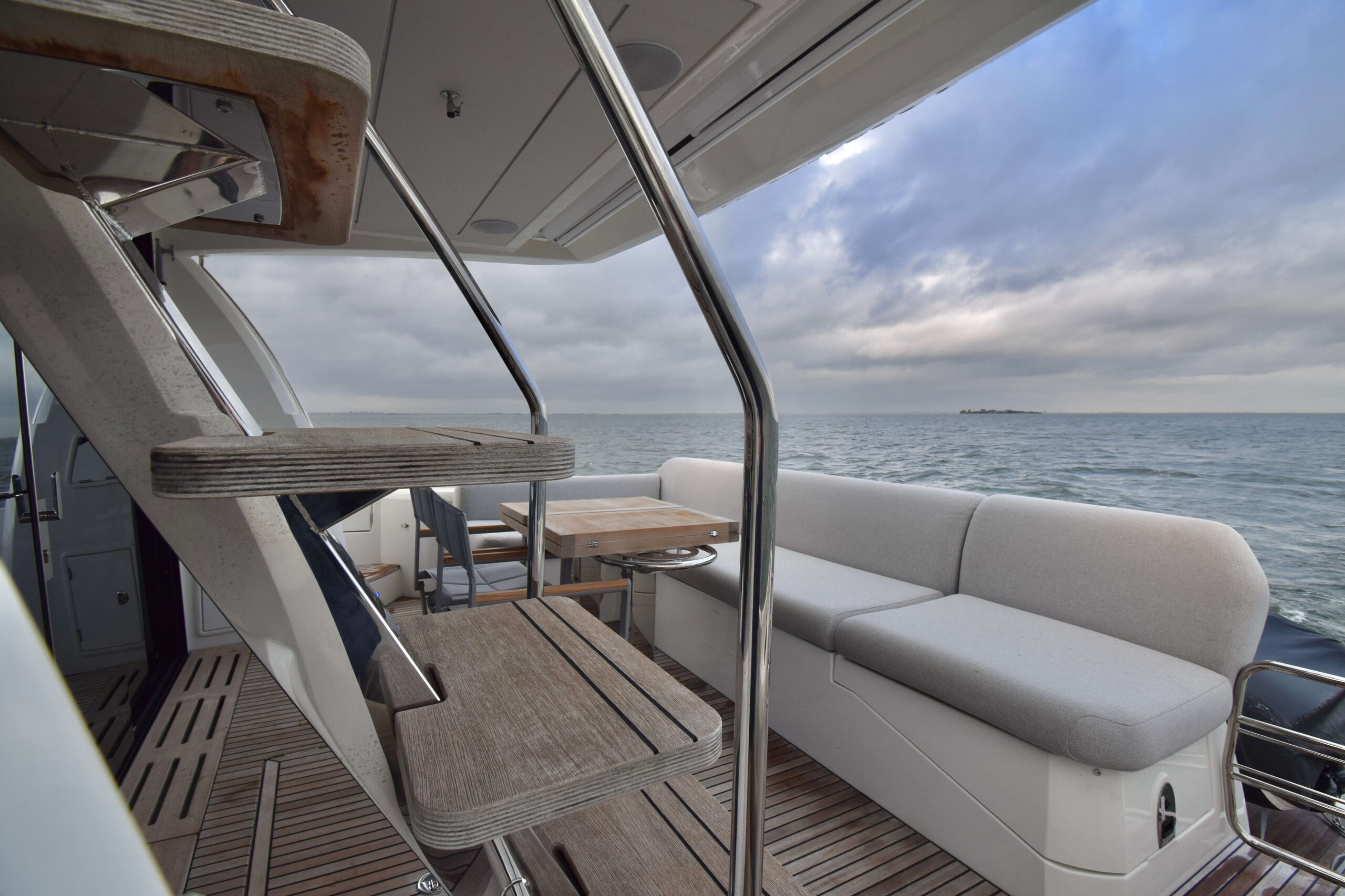 foto: 37 Prestige 590 Flybridge #49