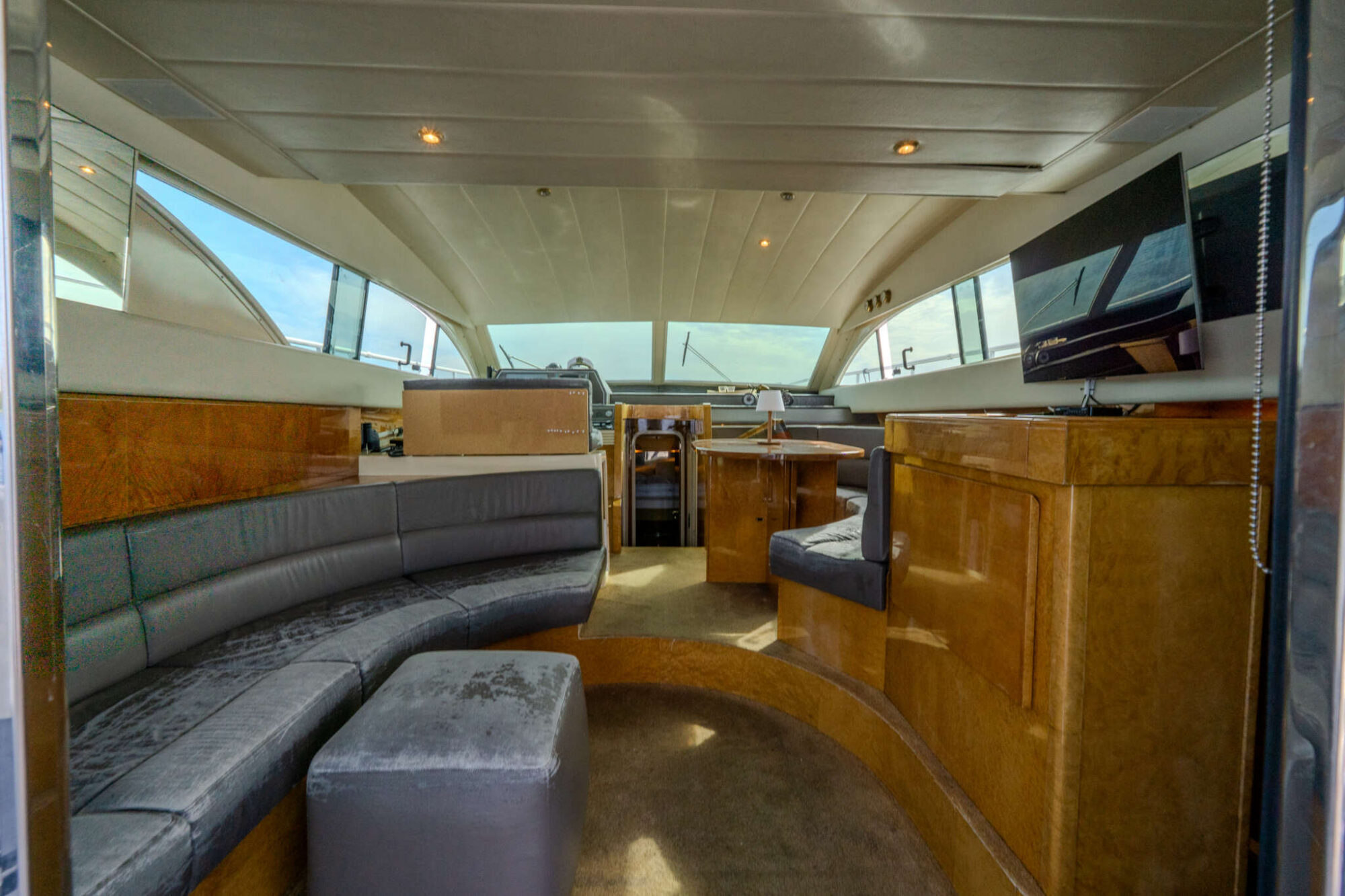 foto: 39 Mochi Craft Mochi Craft 43 Flybridge