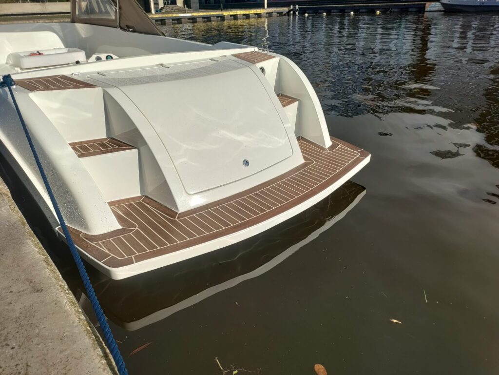 foto: 5 Amperaboat 630e Sloep