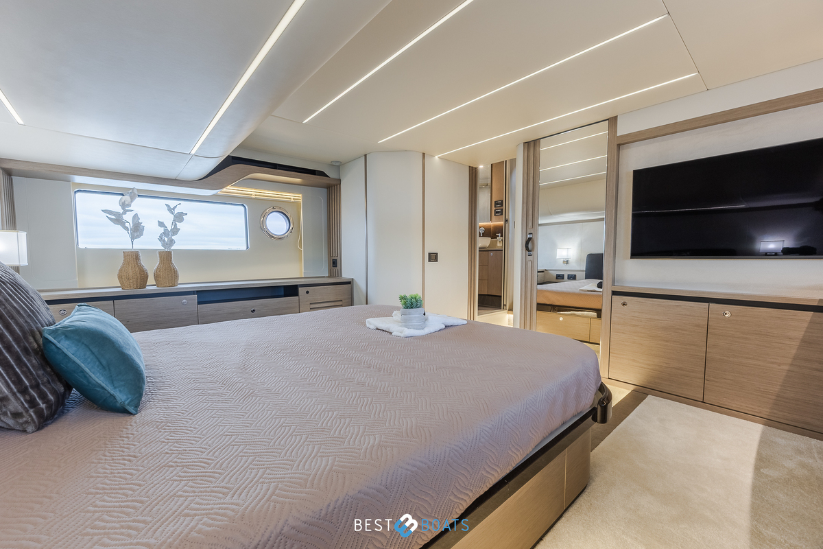 foto: 47 Absolute  Navetta 52