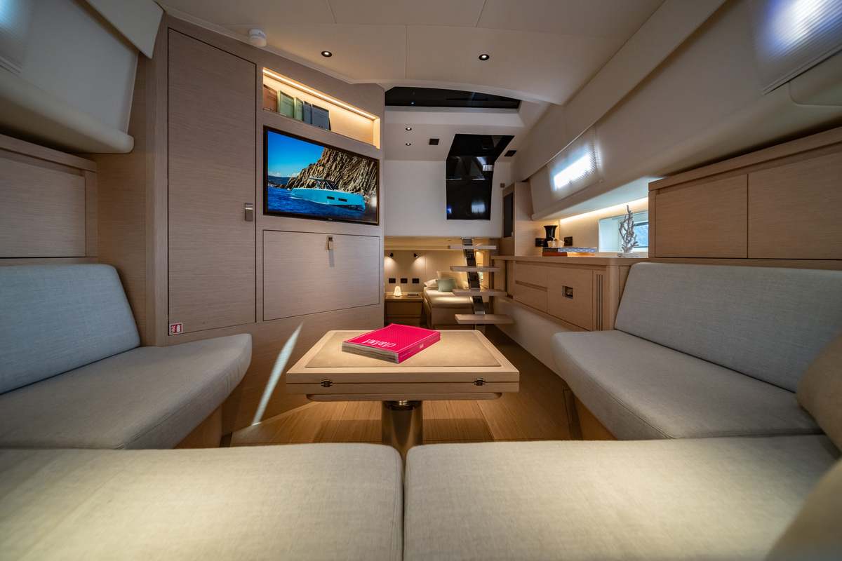foto: 32 PARDO YACHTS 43  ON STOCK