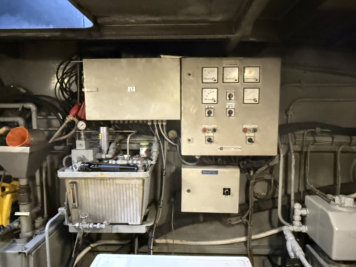 foto: 33 Ex-Patrouille Vaartuig Varend Woonschip