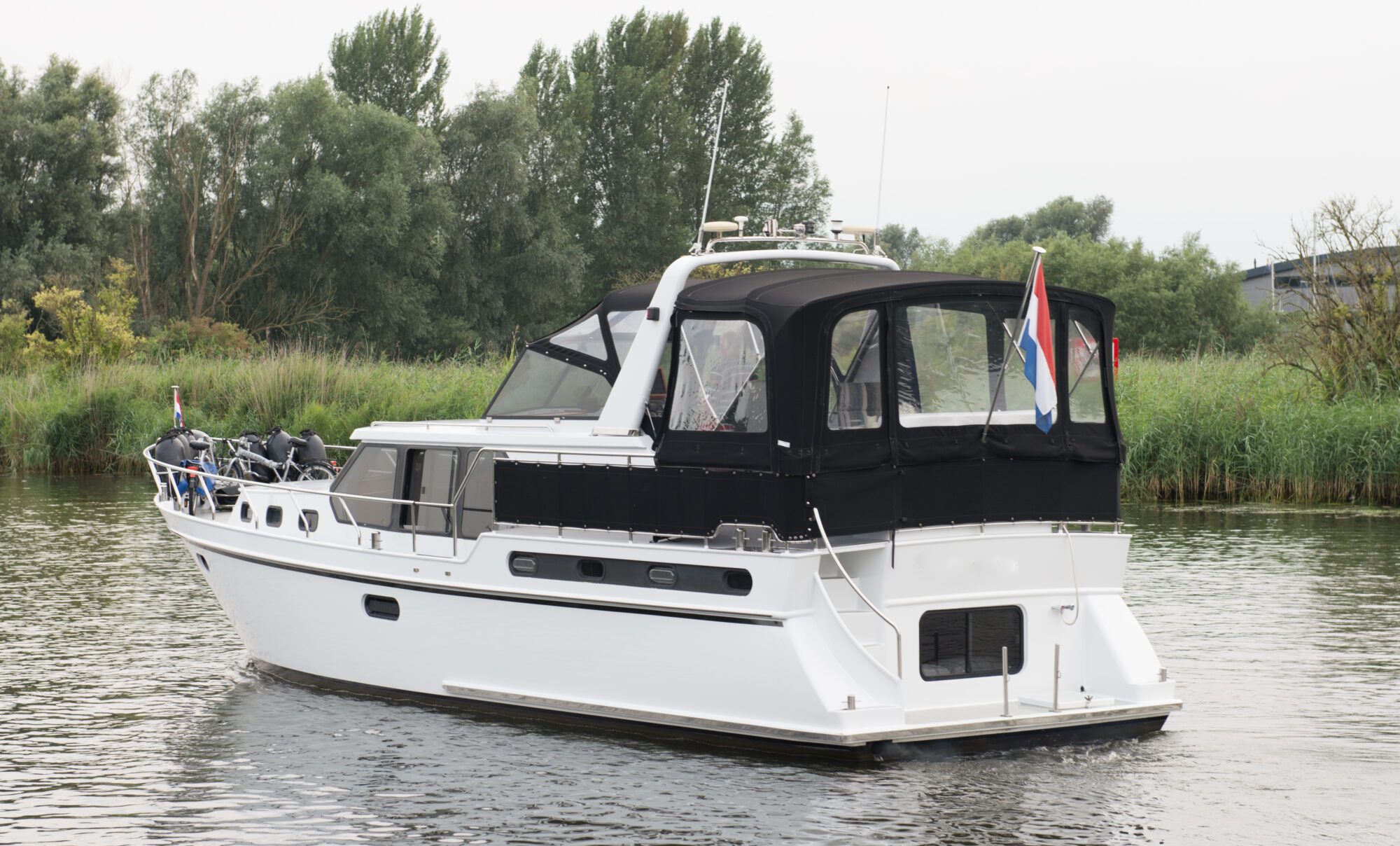 foto: 31 Explorer Explorer Classic 44 AK Cabrio