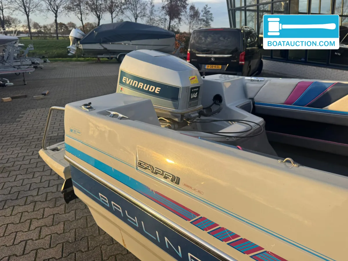 foto: 9 Bayliner Capri 1500