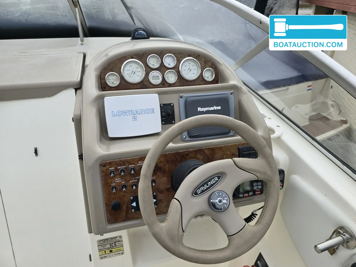 foto: 10 Bayliner 2855