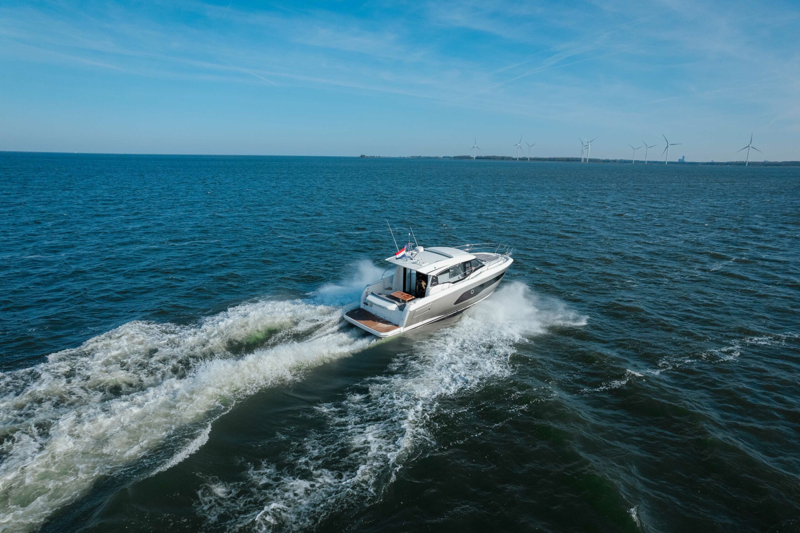 foto: 8 Prestige 420S