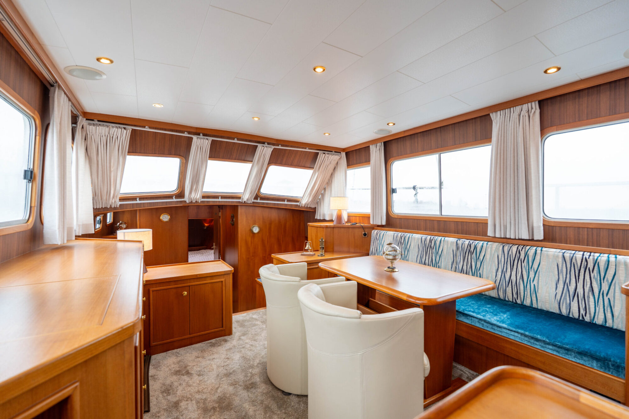 foto: 22 Pieter Beeldsnijder Pieter Beeldsnijder Spiegelkotter 15.00 VS