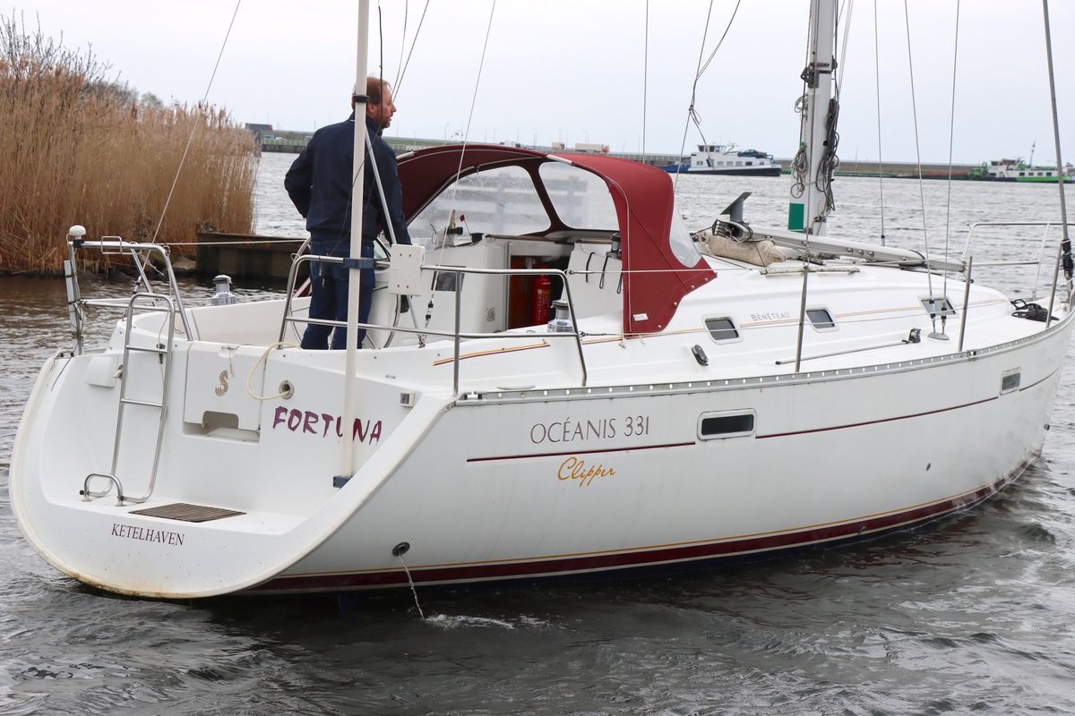 foto: 18 Beneteau Oceanis Clipper 331 Lifting keel