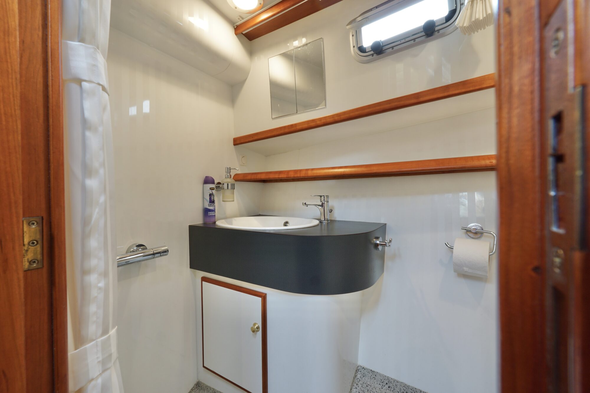 foto: 27 Jetten Jetten Bully 9.60 OK Spiegeldeur