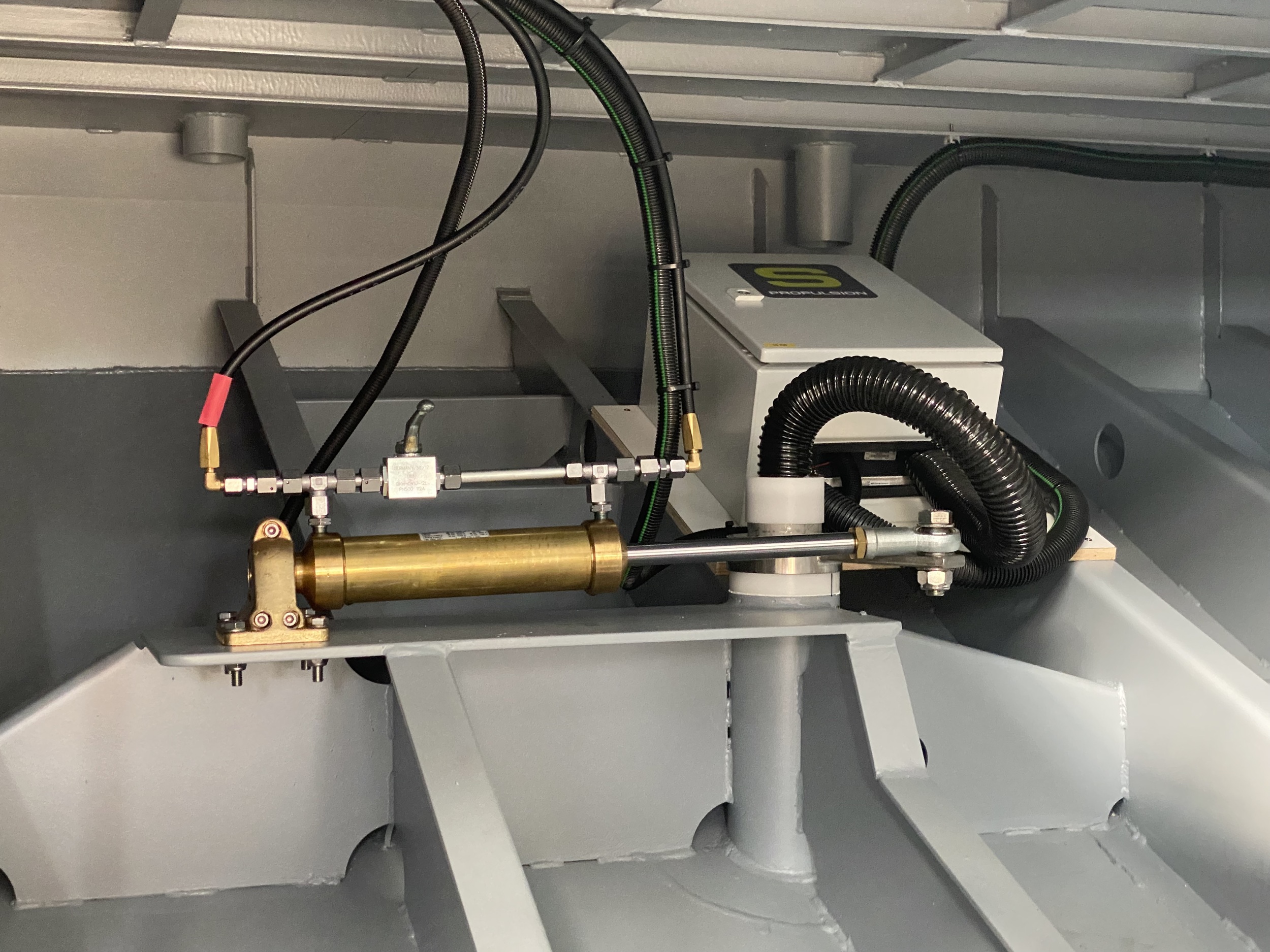 foto: 27 HOMESHIP VaarLoft Volledig Elektrische Houseboat