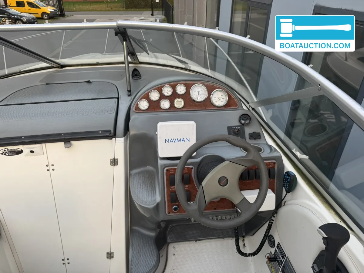 foto: 6 Bayliner 245