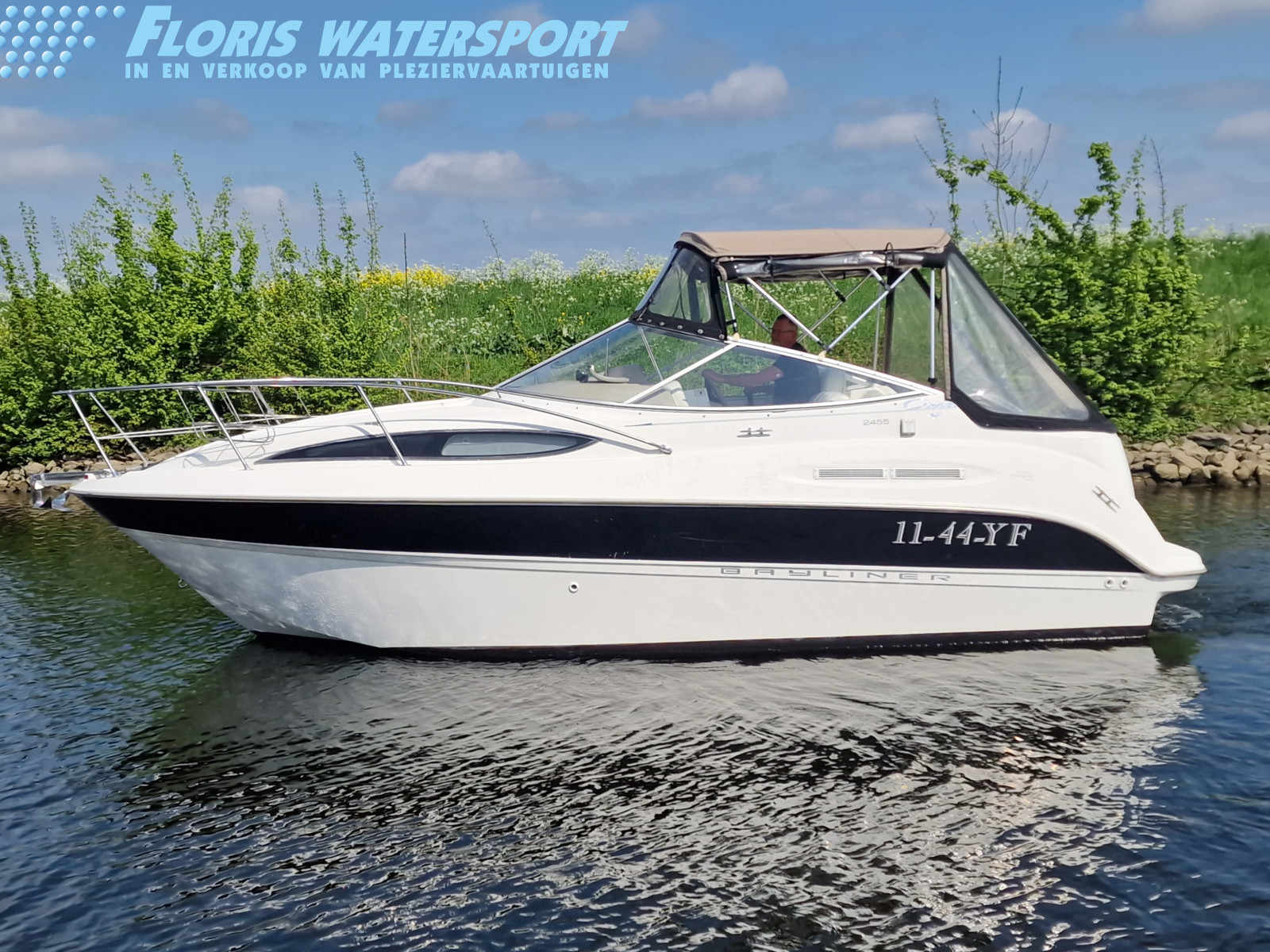 foto: 9 Bayliner 2455