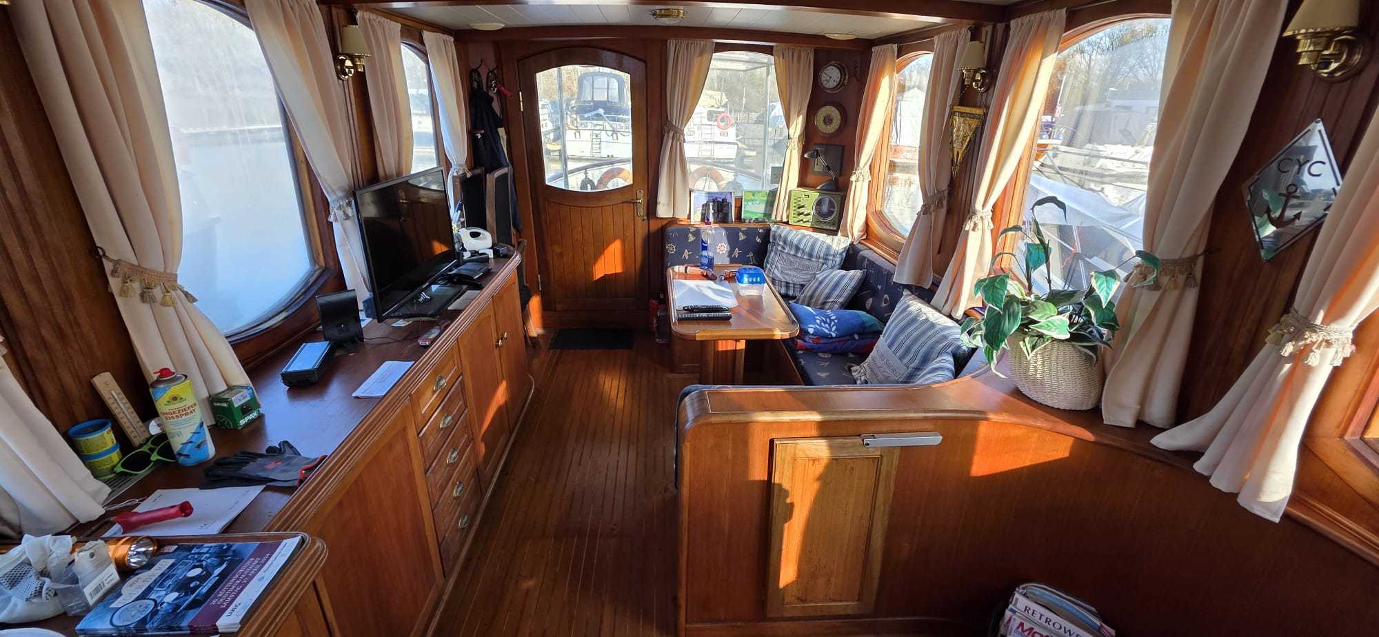 foto: 8 Classic Motor Yacht 14.85