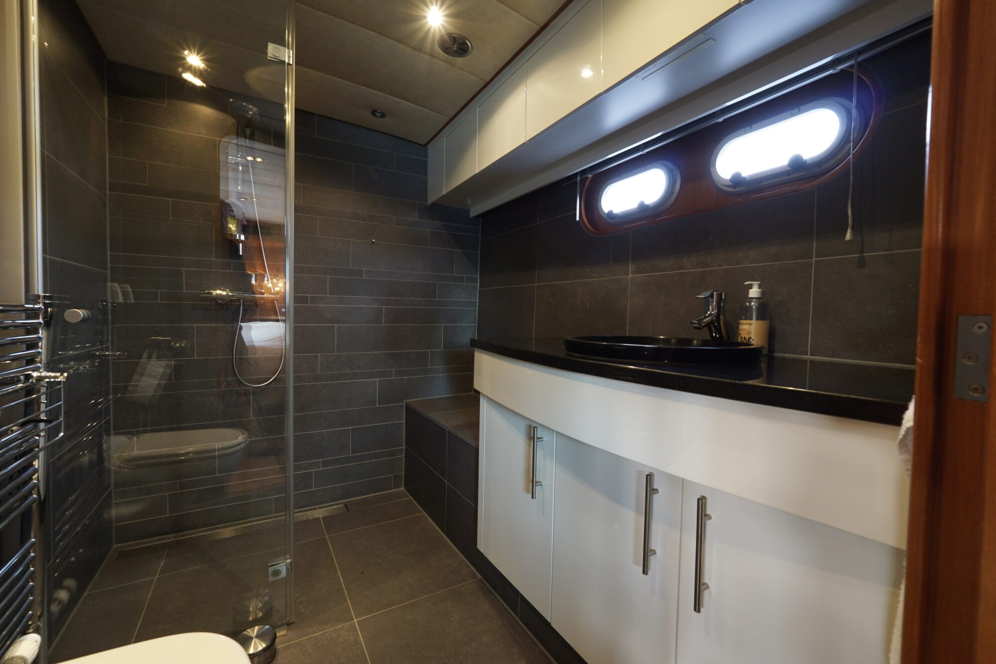 foto: 43 Van den Hoven Van den Hoven Exclusive 18.00 VS