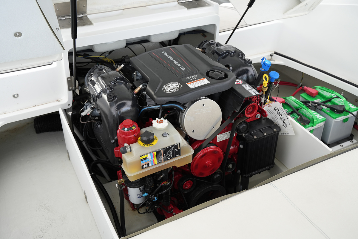 foto: 43 Cobalt CS23