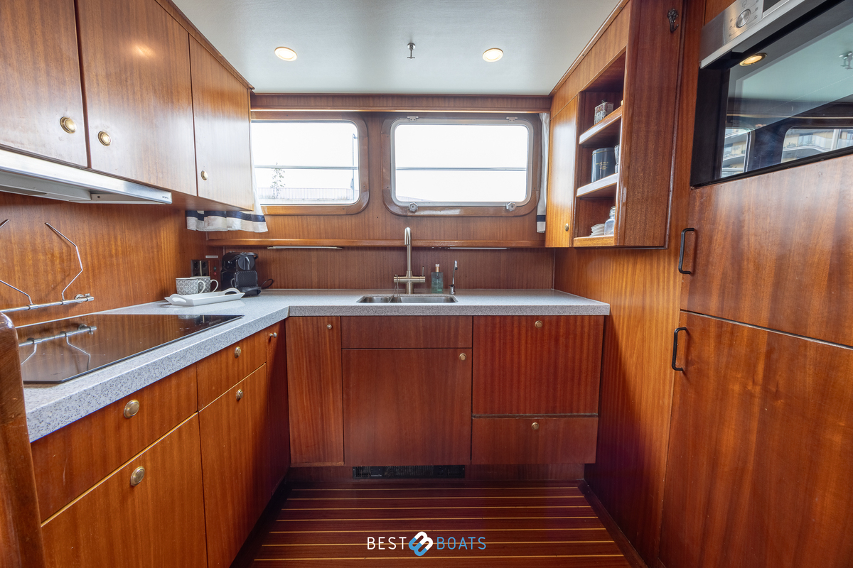 foto: 50 Tradewind 33