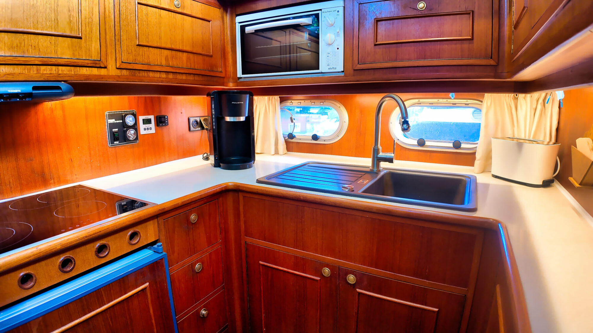 foto: 12 Neptunus Neptunus 138 / 46 Flybridge Sedan