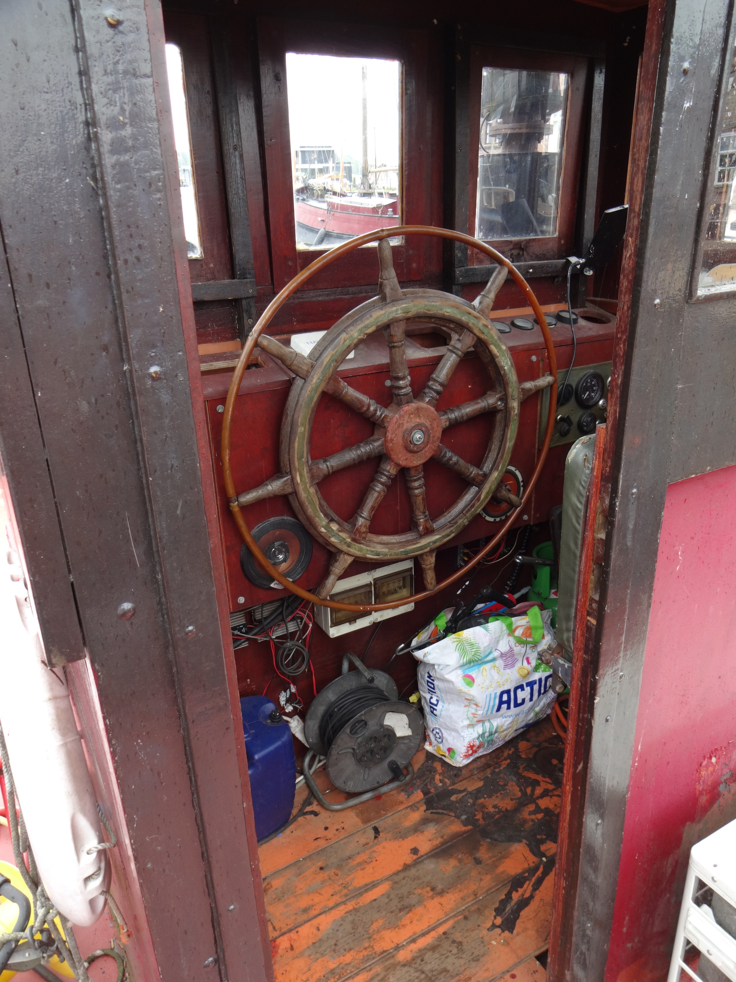 foto: 13 Noordzee Botter 1500 Motor/woonboot