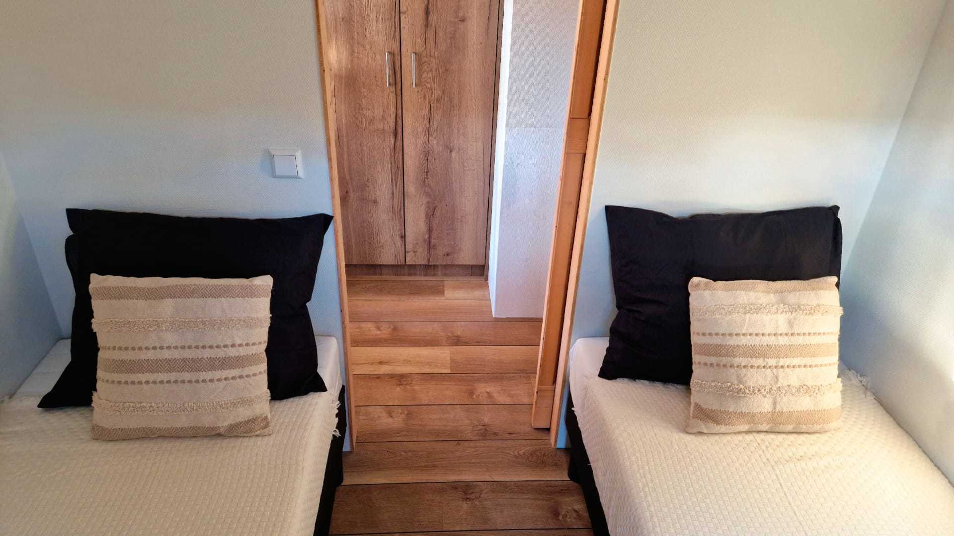 foto: 66 HOMESHIP VaarChalet In Amsterdam 1250D Luxe Houseboat