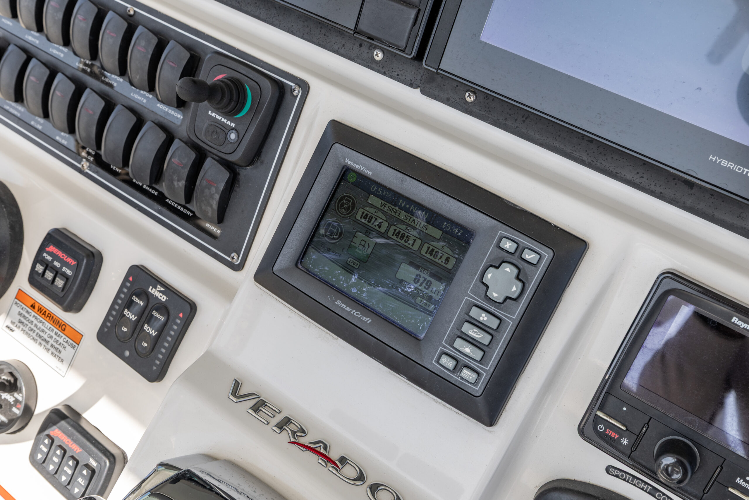 foto: 50 Boston Whaler 370 Outrage
