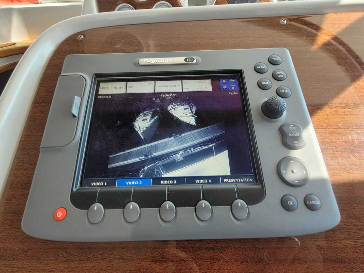foto: 14 Nimbus 380 Commander