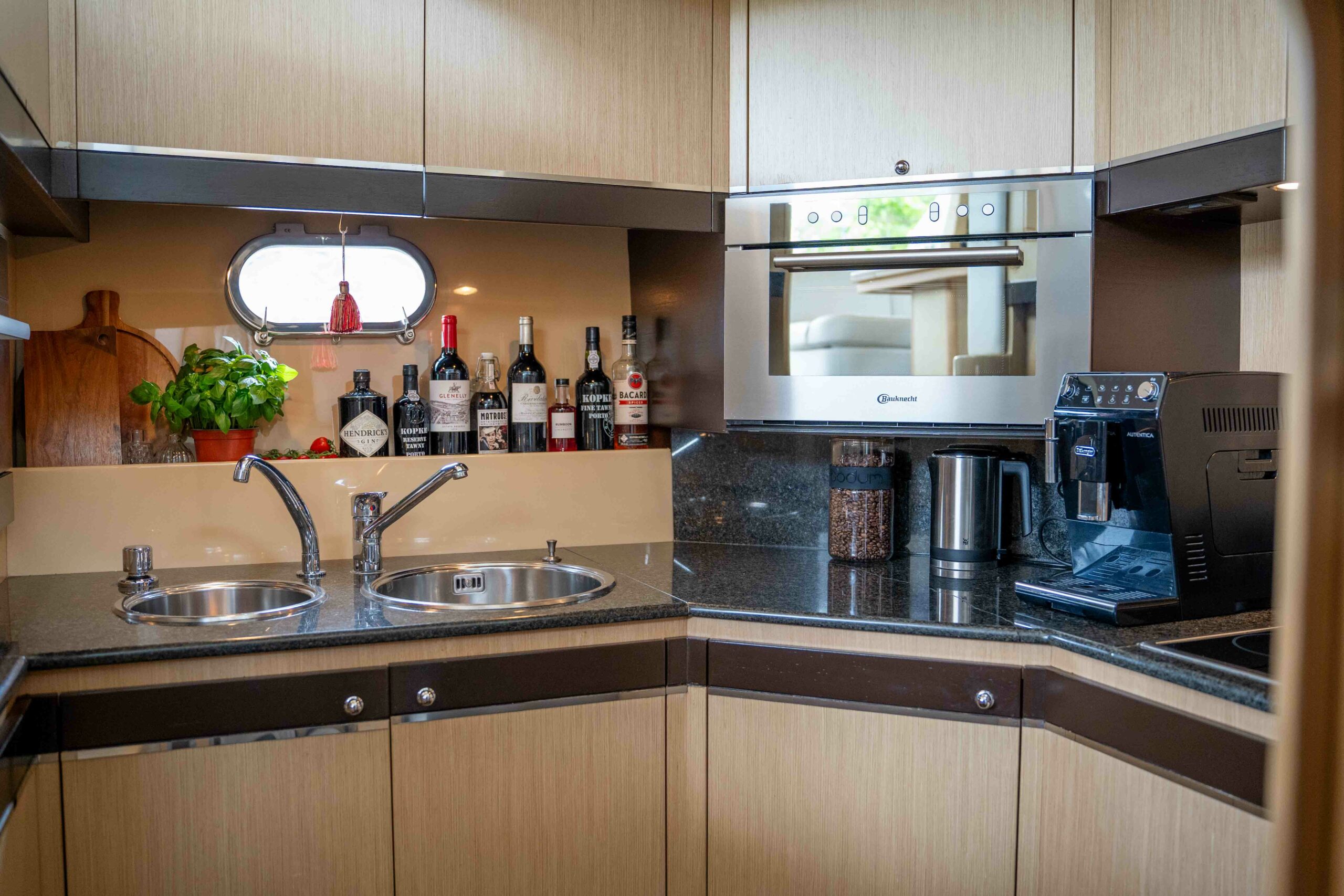 foto: 20 Ferretti Yachts 550