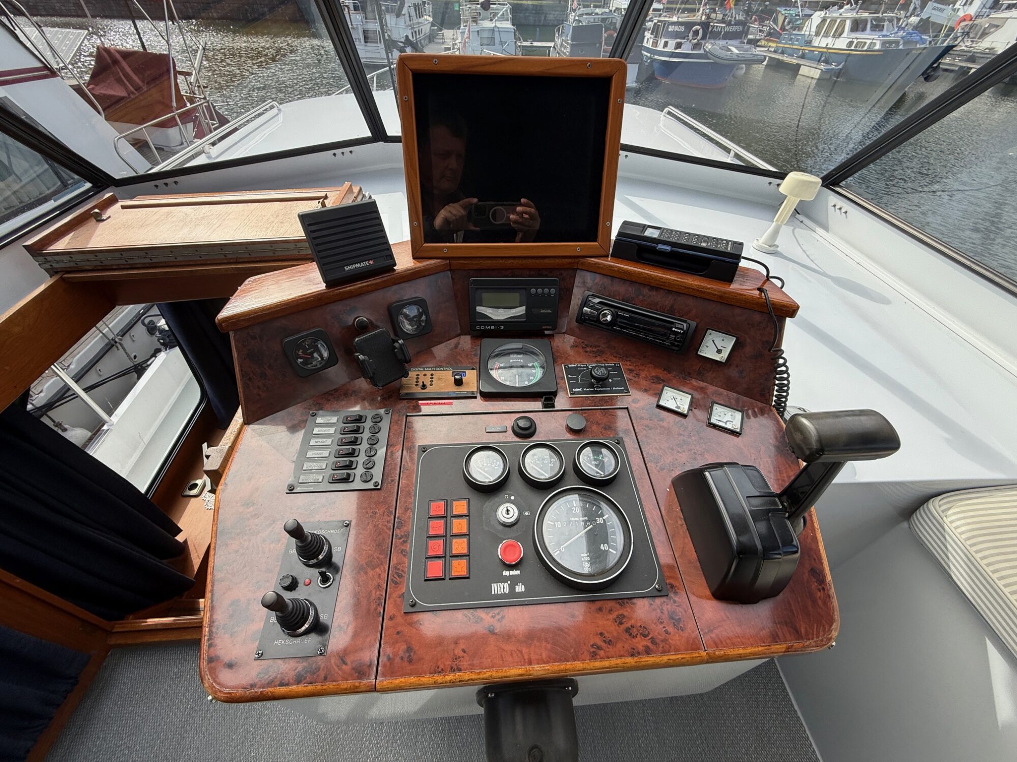 foto: 33 Explorer Explorer Classic 44 AK Cabrio