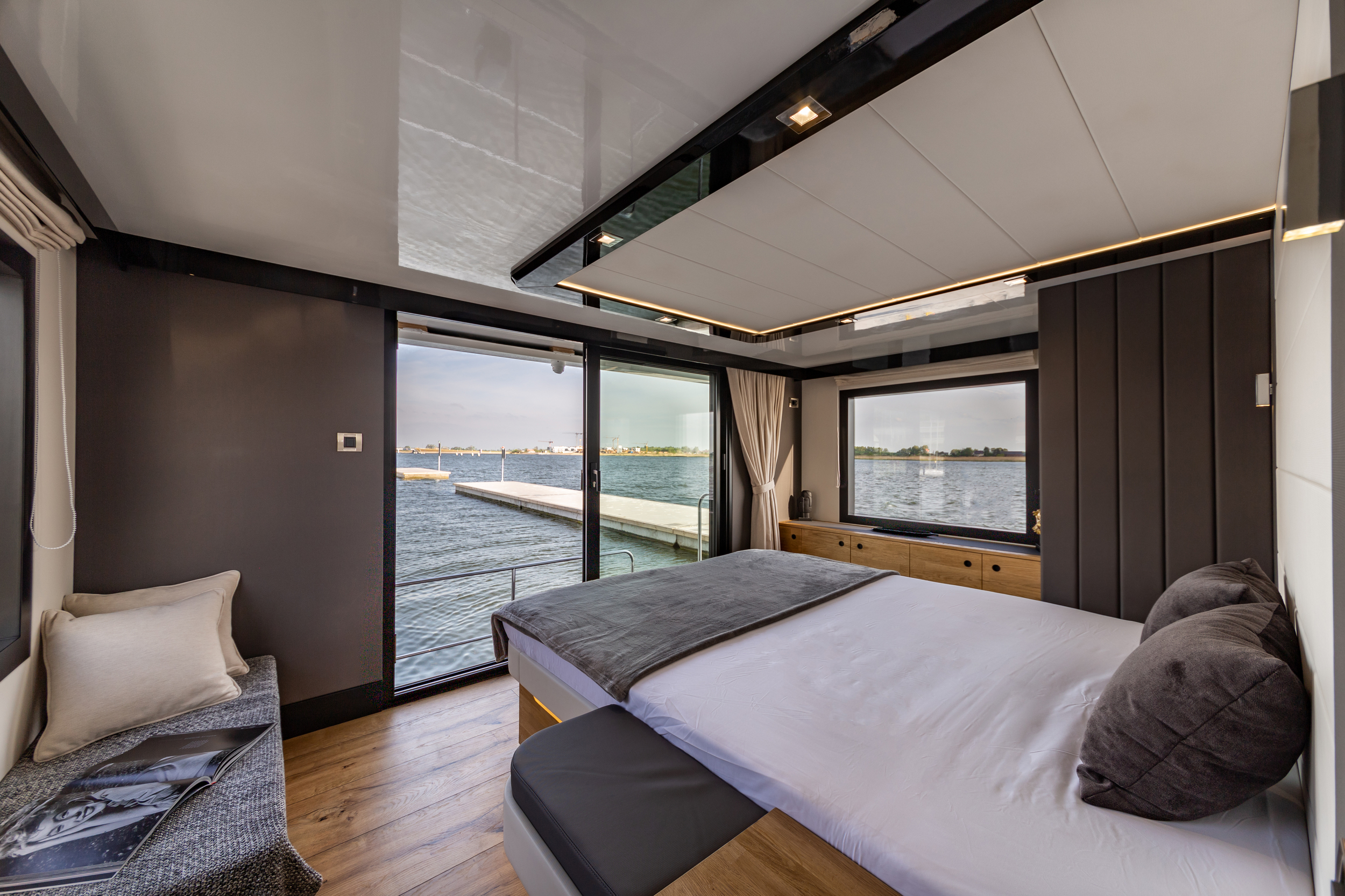 foto: 18 Nomadream Cat-House 1200 Double Decker Houseboat