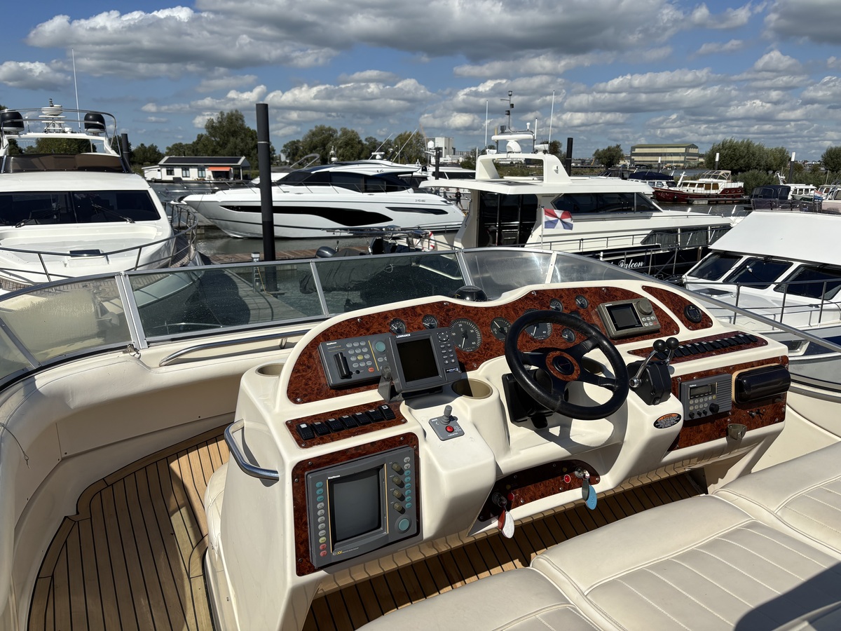 foto: 15 Maxum  4100 SCA 