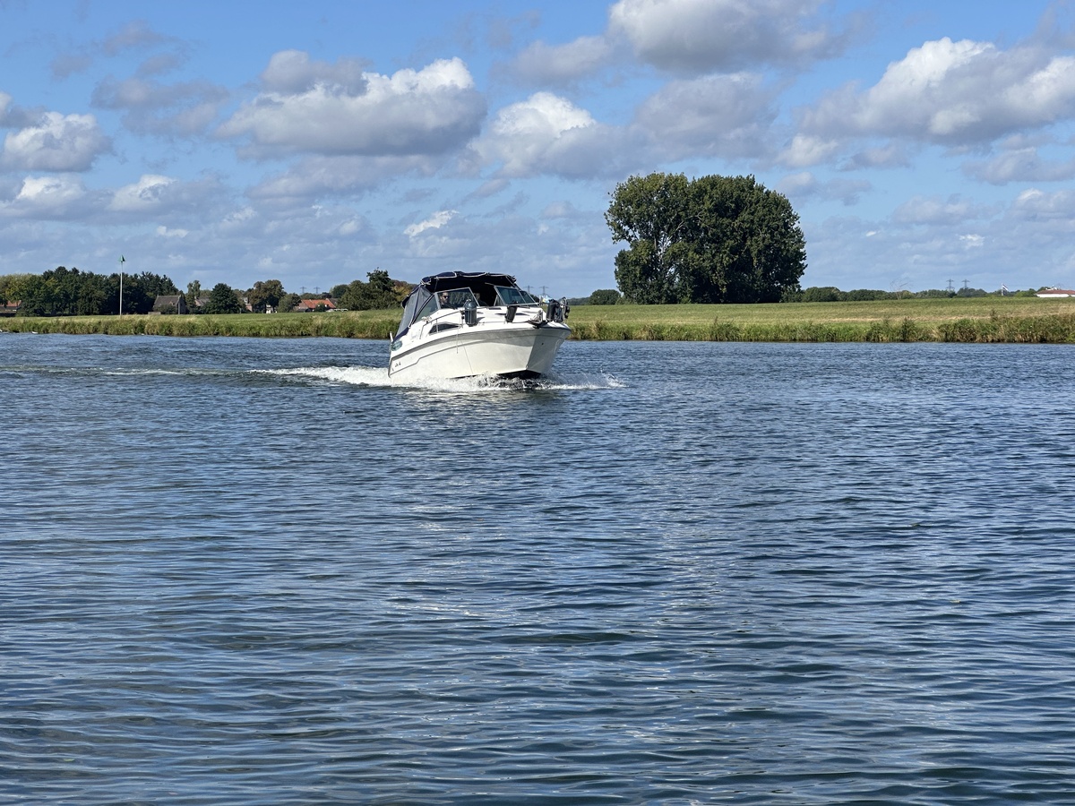 foto: 14 Sea Ray 220DA