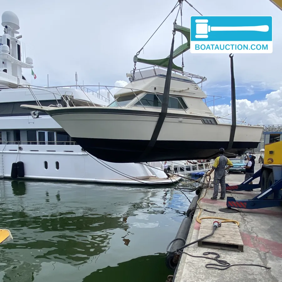 foto: 8 Hatteras 32 Sport Fly