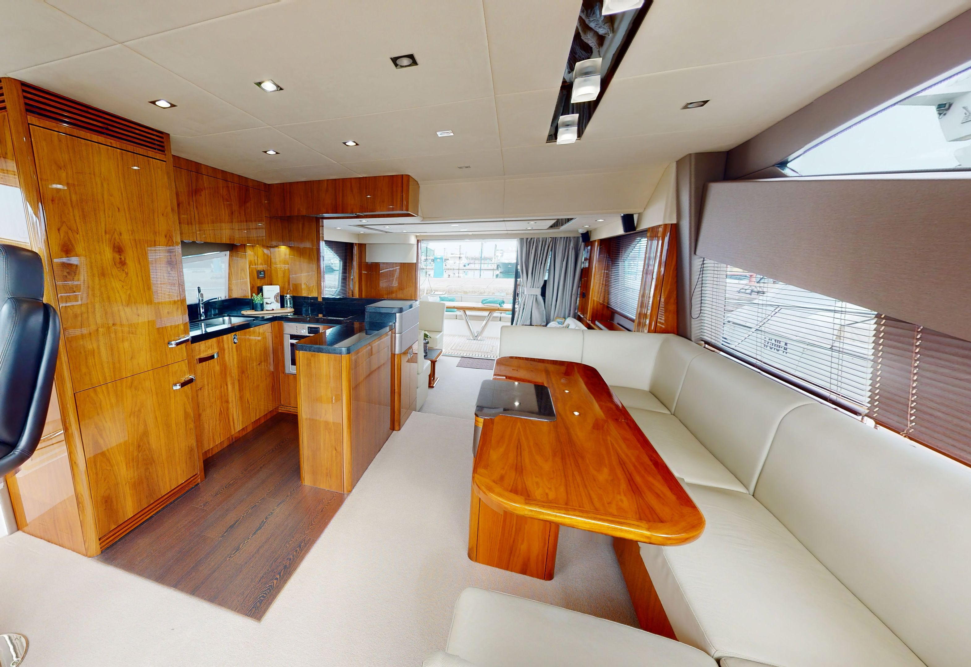 foto: 23 Sunseeker 65 Manhattan