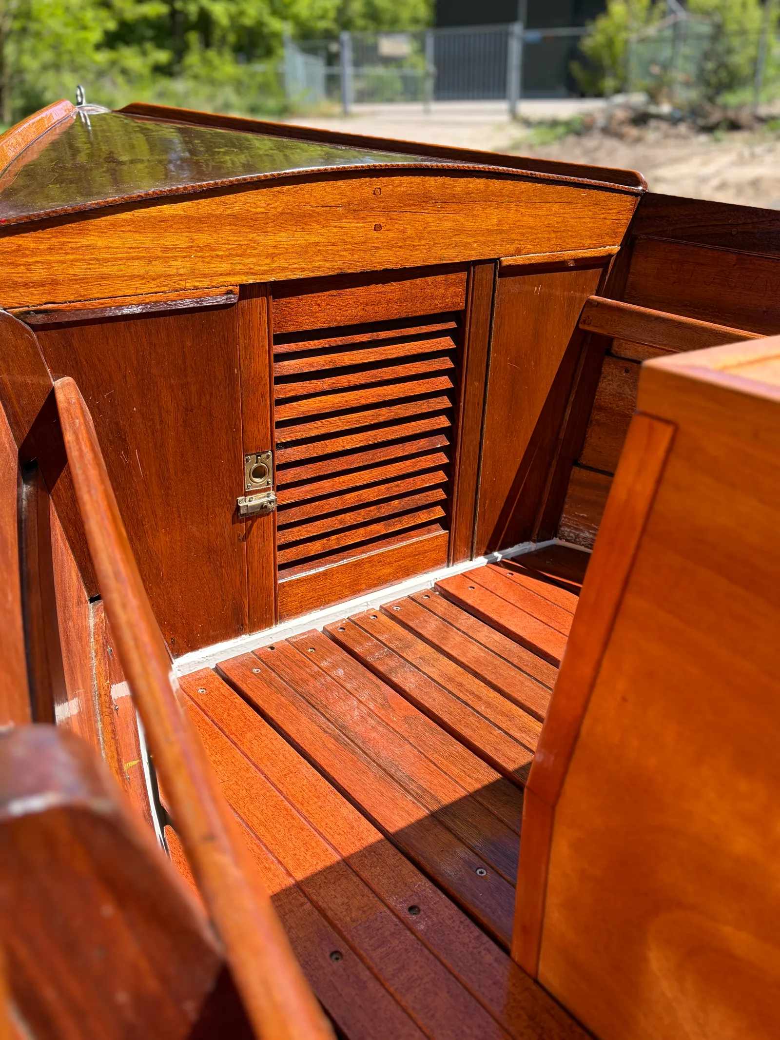 foto: 6 Handgebouwde houten sloep