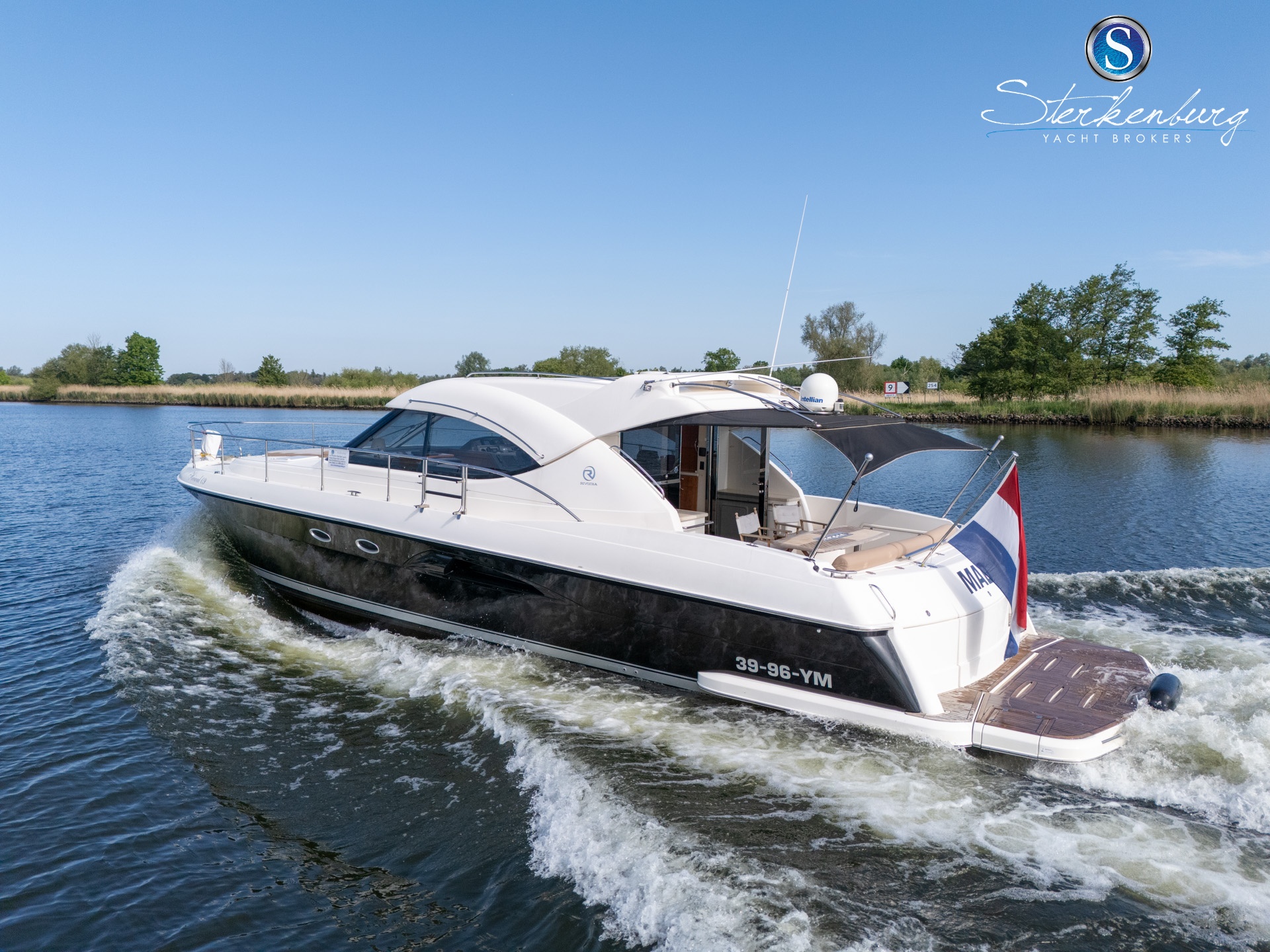 foto: 43 Rivièra 4700 Sport Yacht