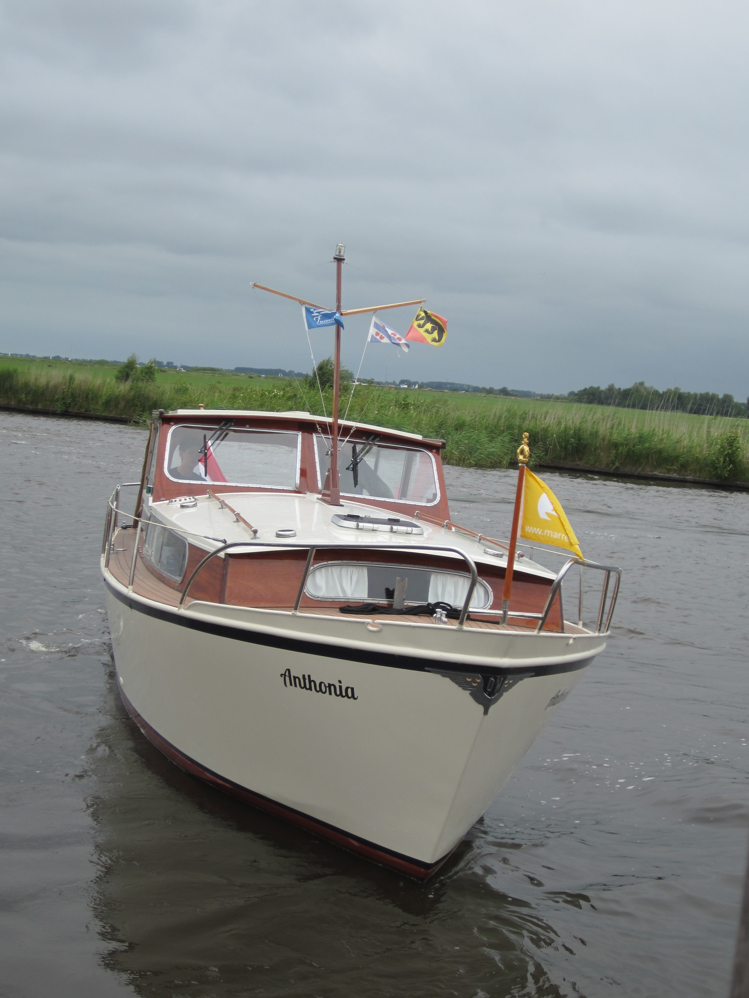 foto: 37 Super Favorite 860 OK