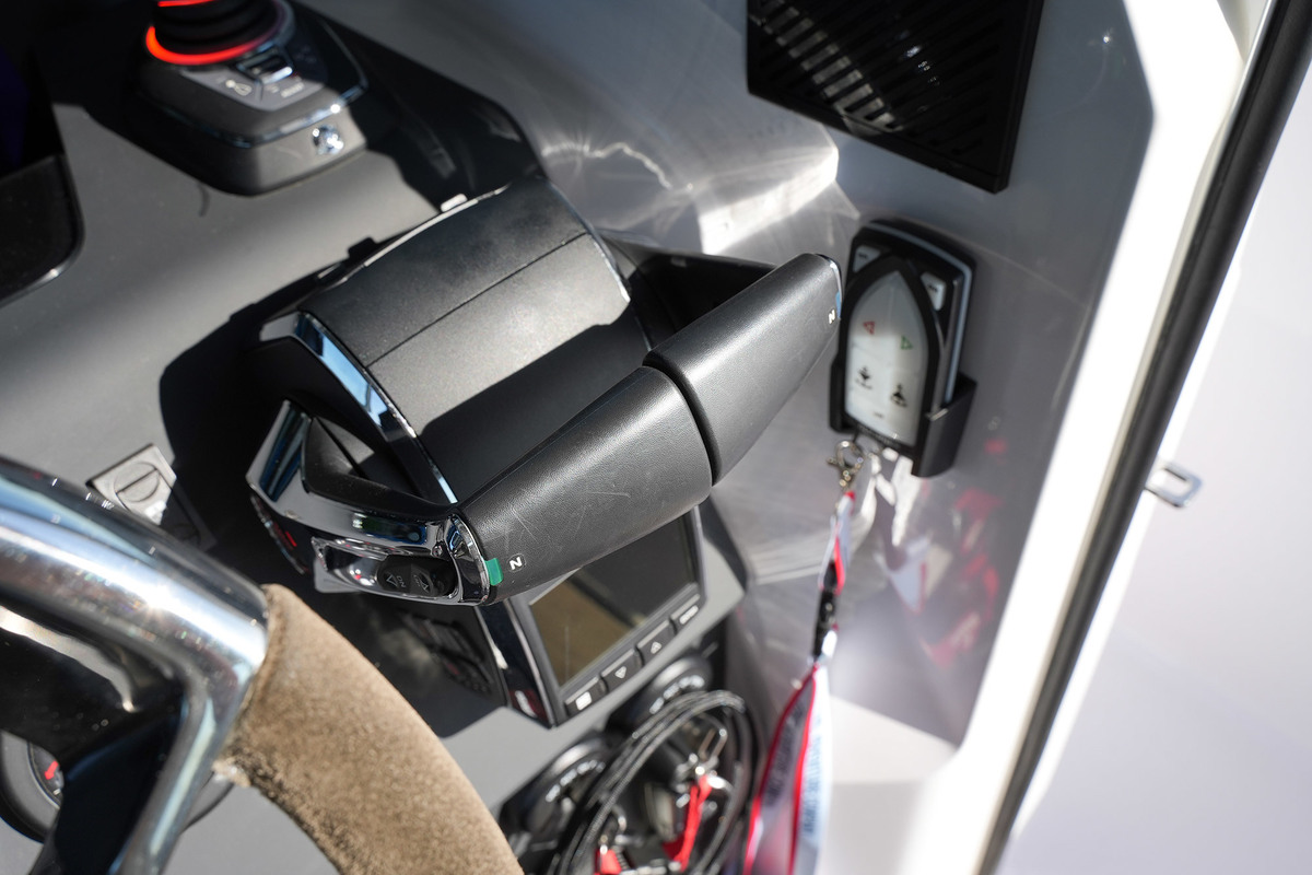 foto: 56 Axopar  37 XC Cross Cabin Mediterrana Edition