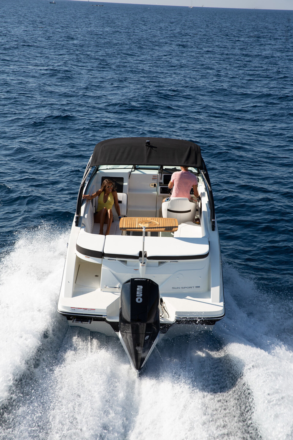 foto: 9 Sea Ray Sun Sport 230 OB