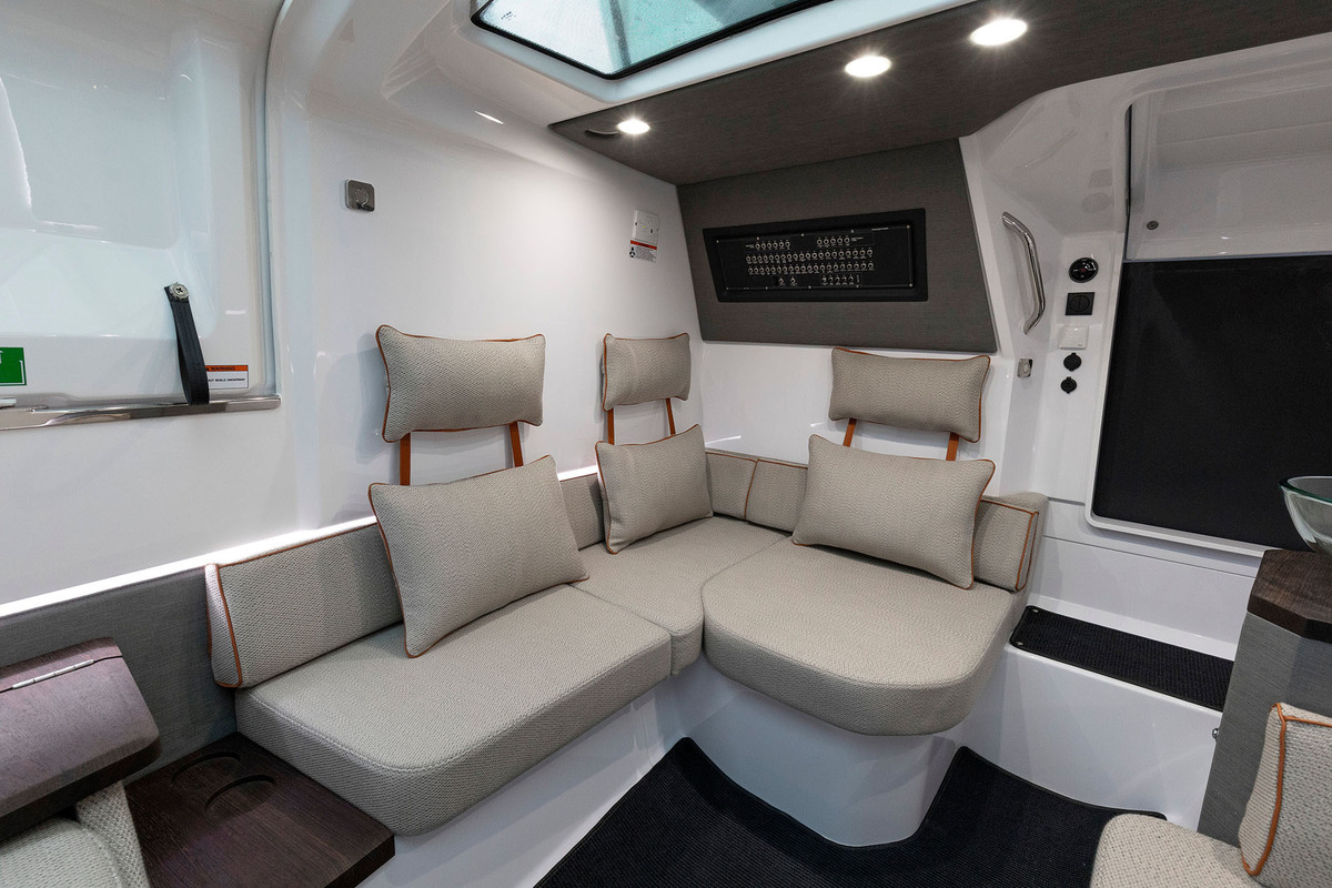 foto: 12 Axopar 37 XC Cross Cabin