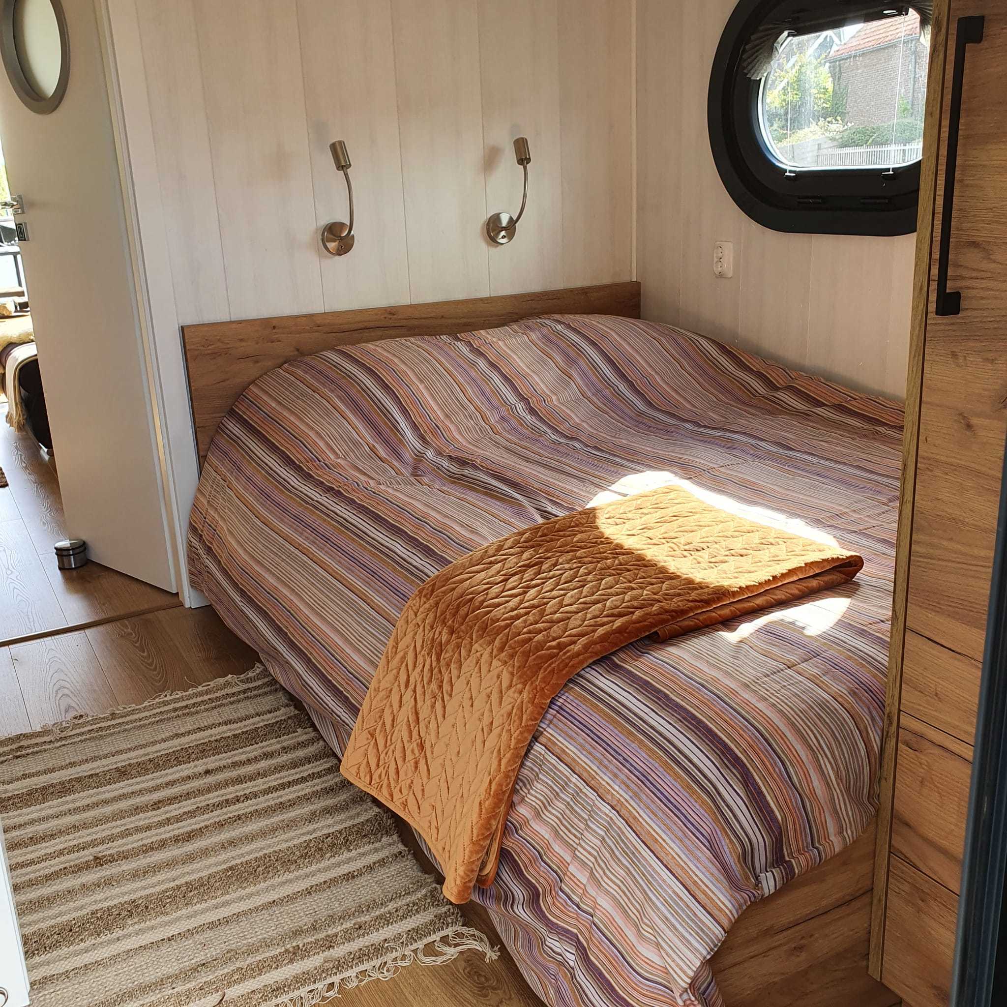 foto: 32 Campi 400 Per Direct In Maasbommel Houseboat